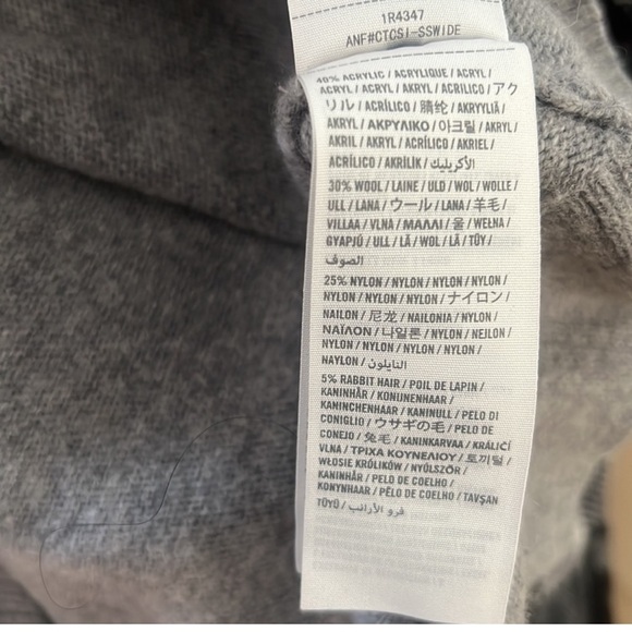 Abercrombie & Fitch V Neck Sweater - Picture 9 of 11